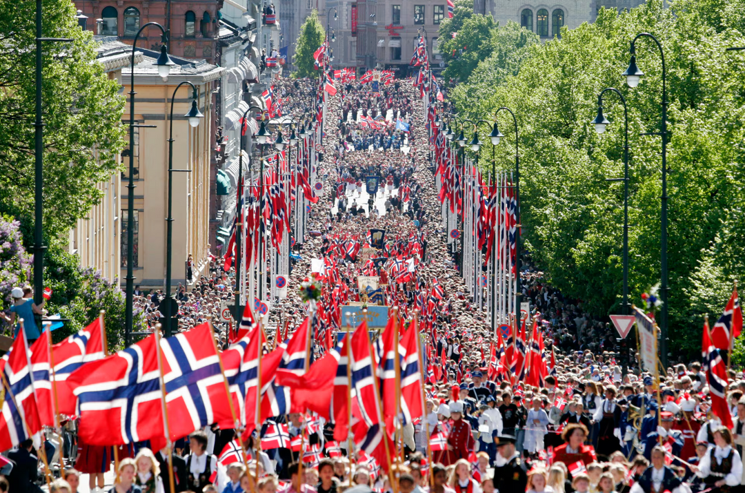 Ikke putt bunadsskjorten i vaskemaskinen!